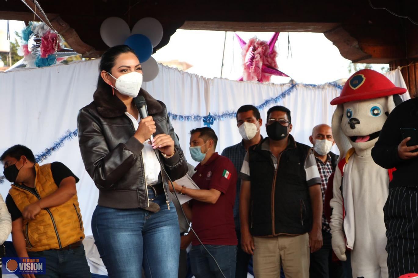 Araceli Saucedo Reyes, ayuda a 