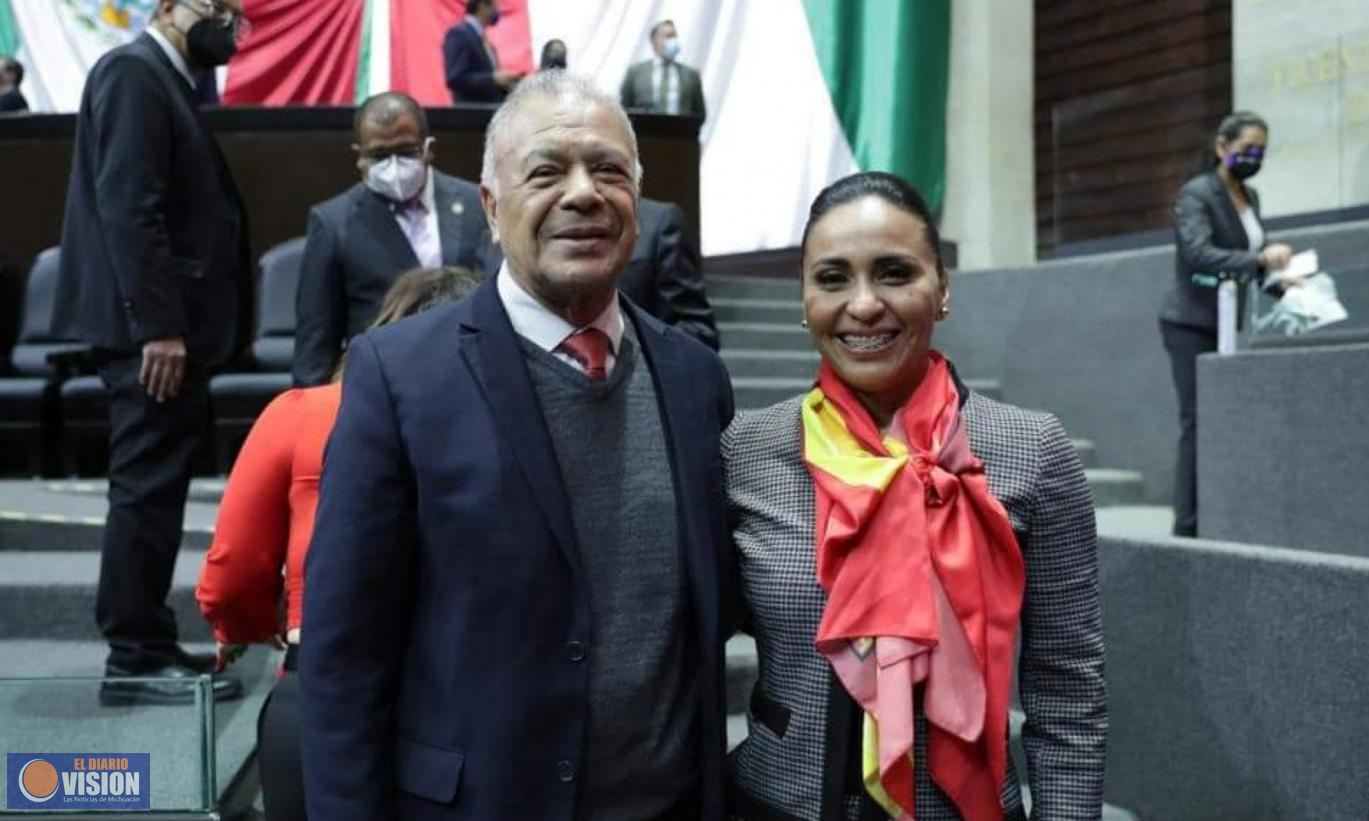 Mary Carmen Bernal, asistió al inicio del segundo periodo ordinario de la LXV Legislatura