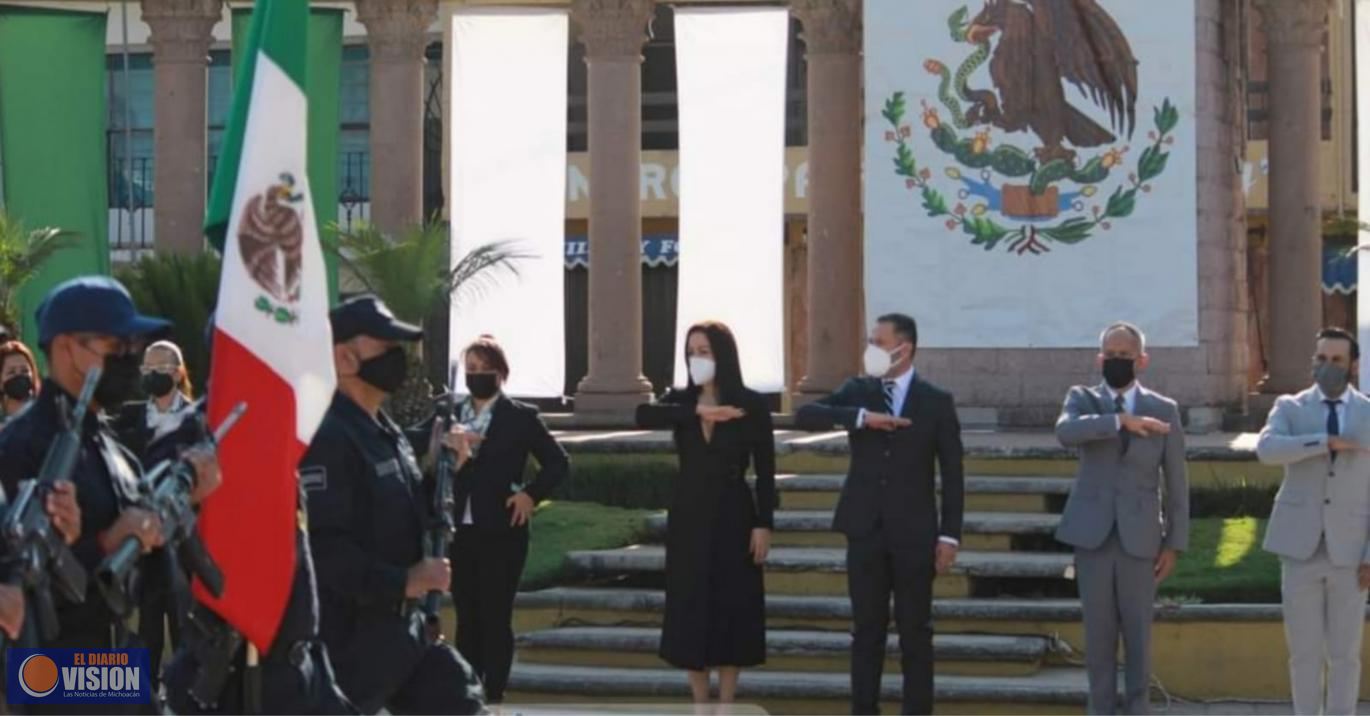 Encabeza Luis Felipe León Balbanera acto cívico por el Día de la Bandera Mexicana