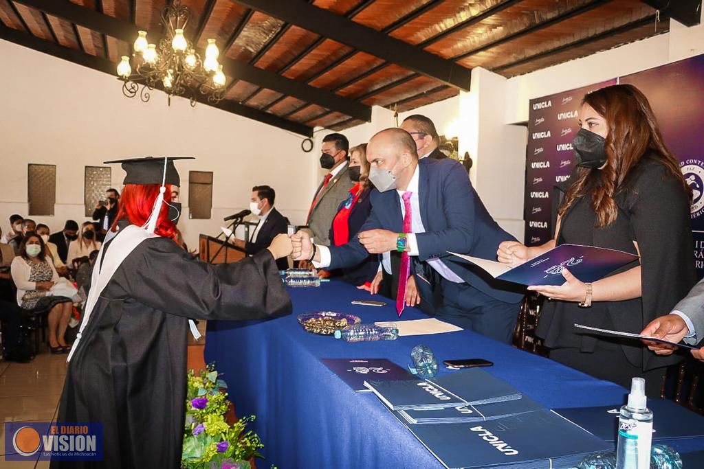 Egresan de Unicla 170 nuevos estudiantes de posgrados 
