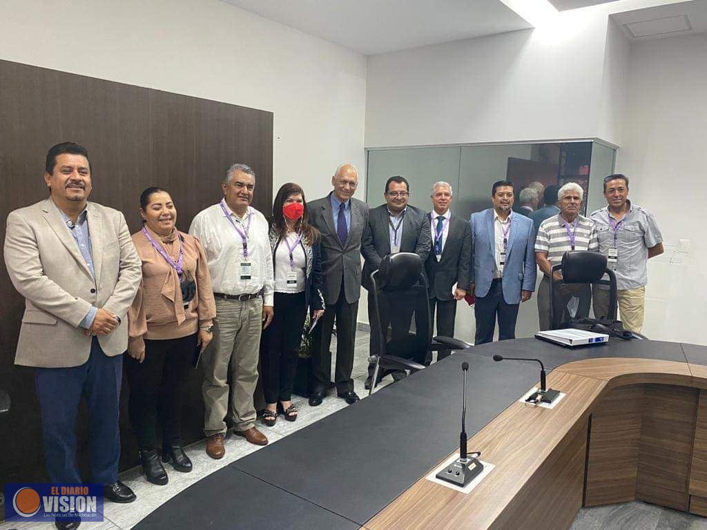 Roberto Carlos López se reúne con el Director de Senasica, Francisco Javier Trujillo Arriaga.