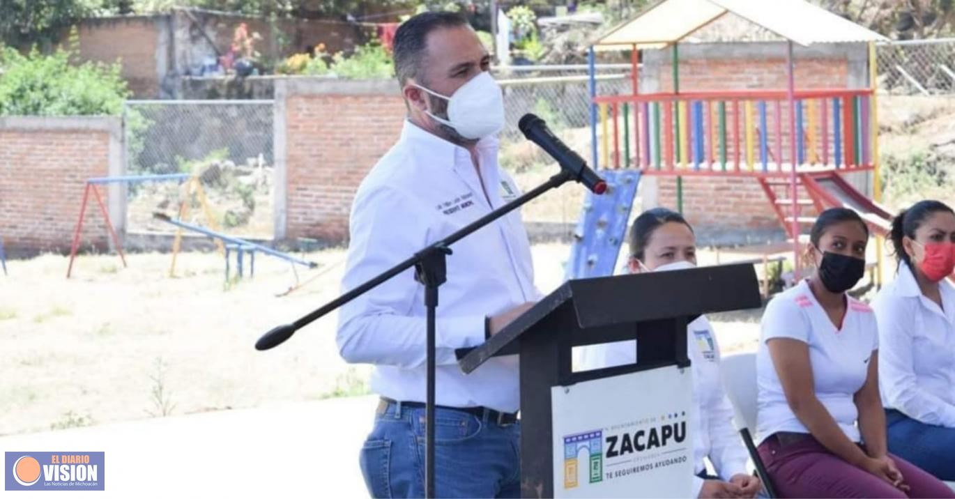 Con entrega de obras, Luis Felipe León Balbanera logra mejorar infraestructura educativa