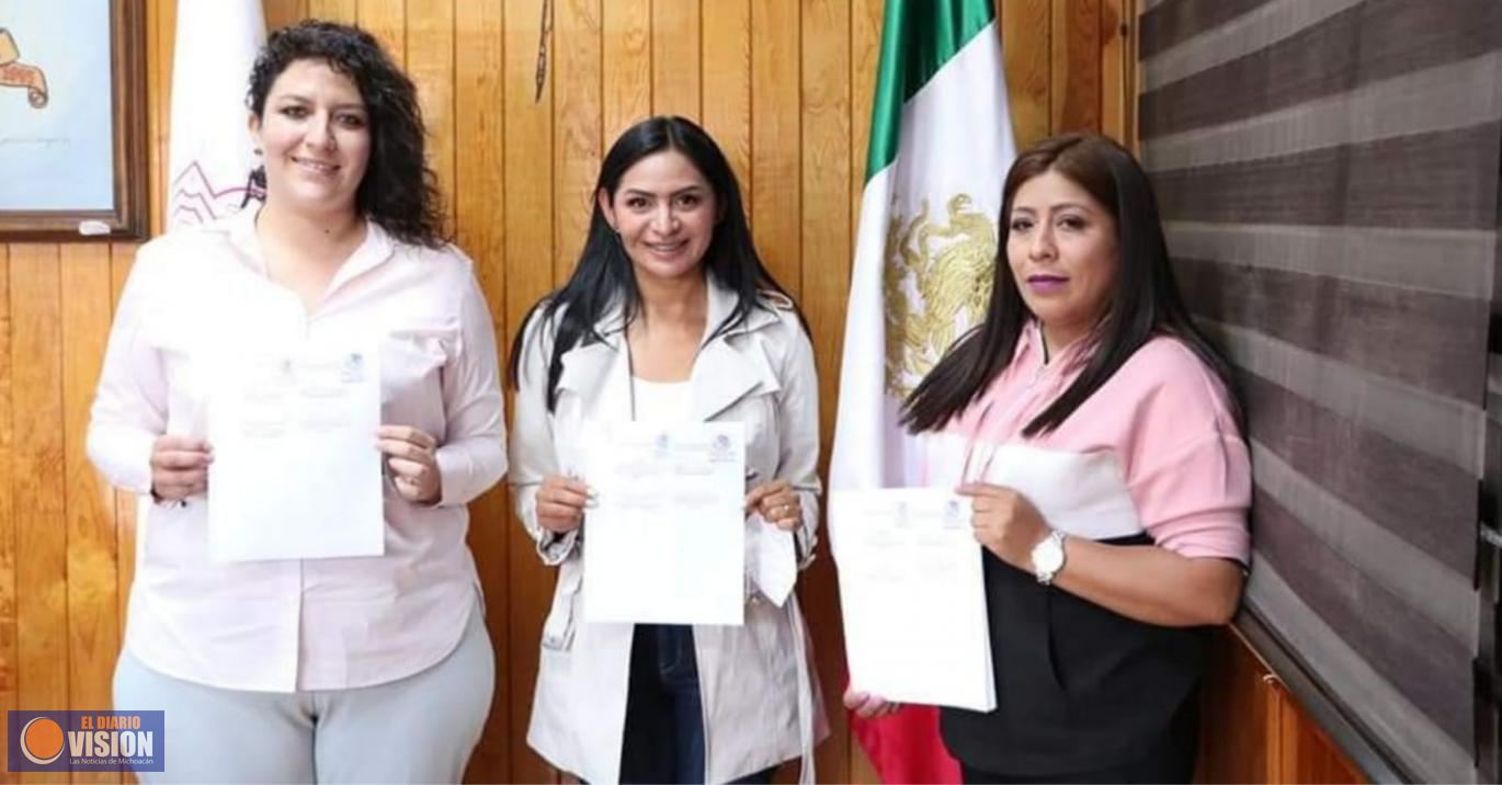 Para brindar mejores oportunidades a los jóvenes, Araceli Saucedo firma convenio con IJUMICH 