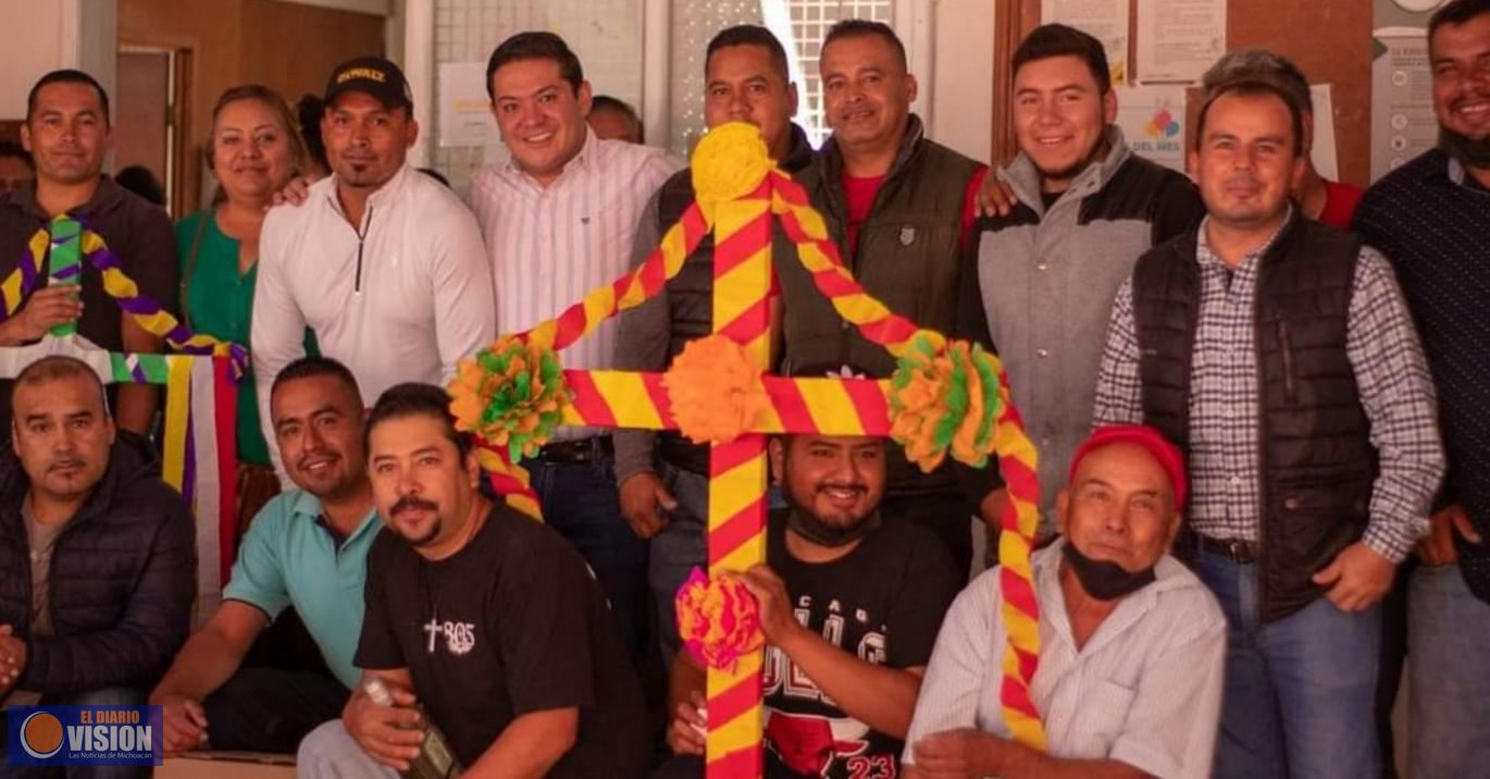 Ayuntamiento de Nuevo San Juan, festeja a los albañiles en el Día de la Santa Cruz 
