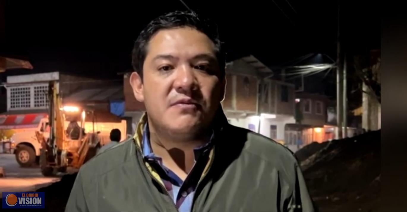 Jesús Espinoza Rochin, supervisa trabajos para evitar inundaciones en temporada de lluvias