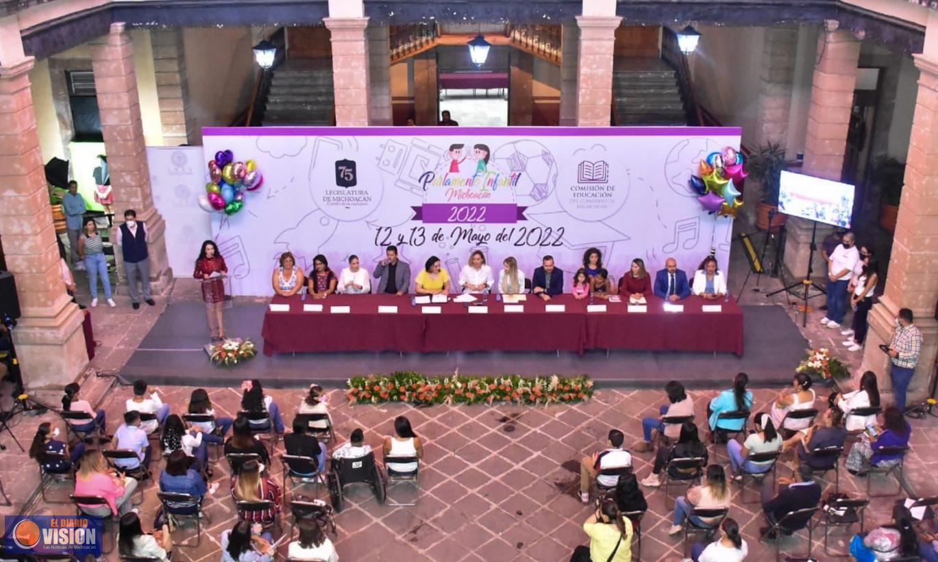 Niñas y niños de Michoacán se apropian del Congreso del Estado