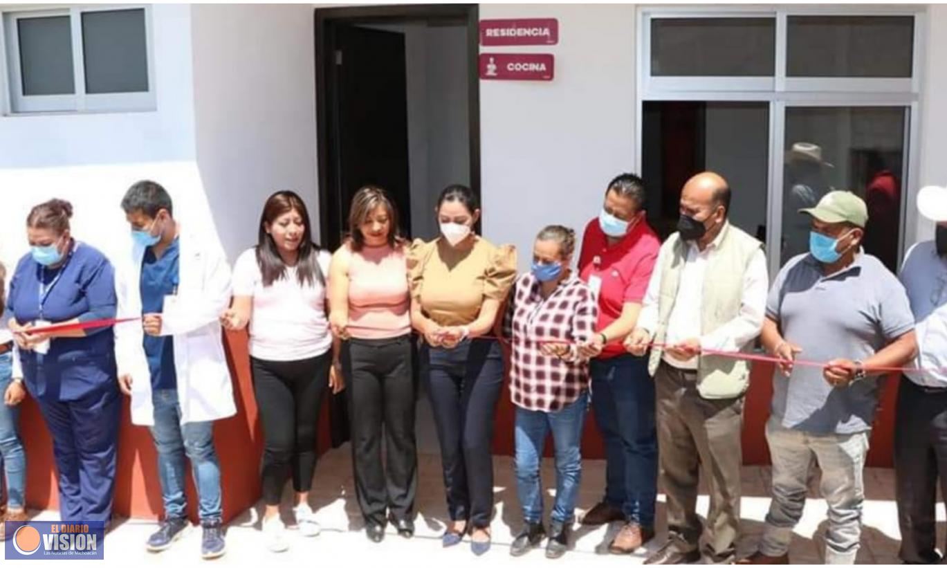 Araceli Saucedo, inaugura ampliación de la Clínica en la localidad de Paramuén 