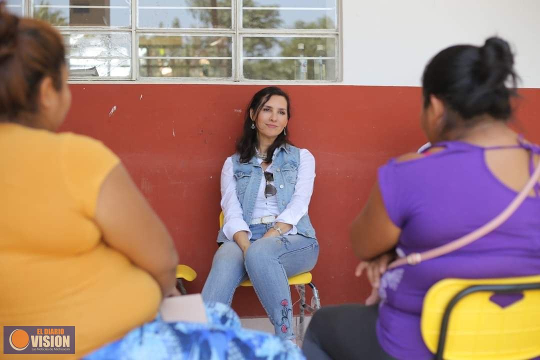 Macarena Chávez Flores visitó la comunidad de La Ciénega en el municipio de Ziracuaretiro