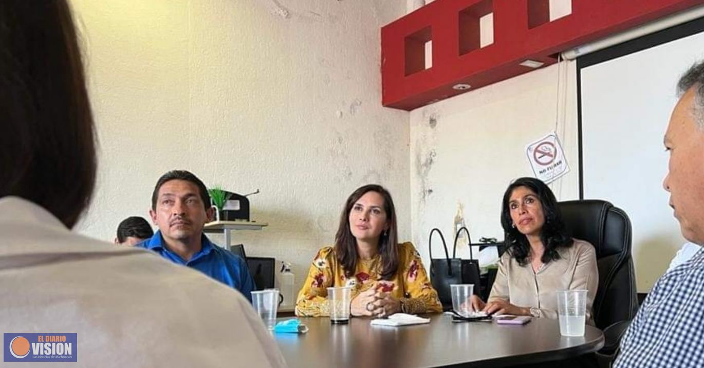 Macarena Chávez se reúne con la presidenta municipal de Ario de Rosales y su equipo de regidores