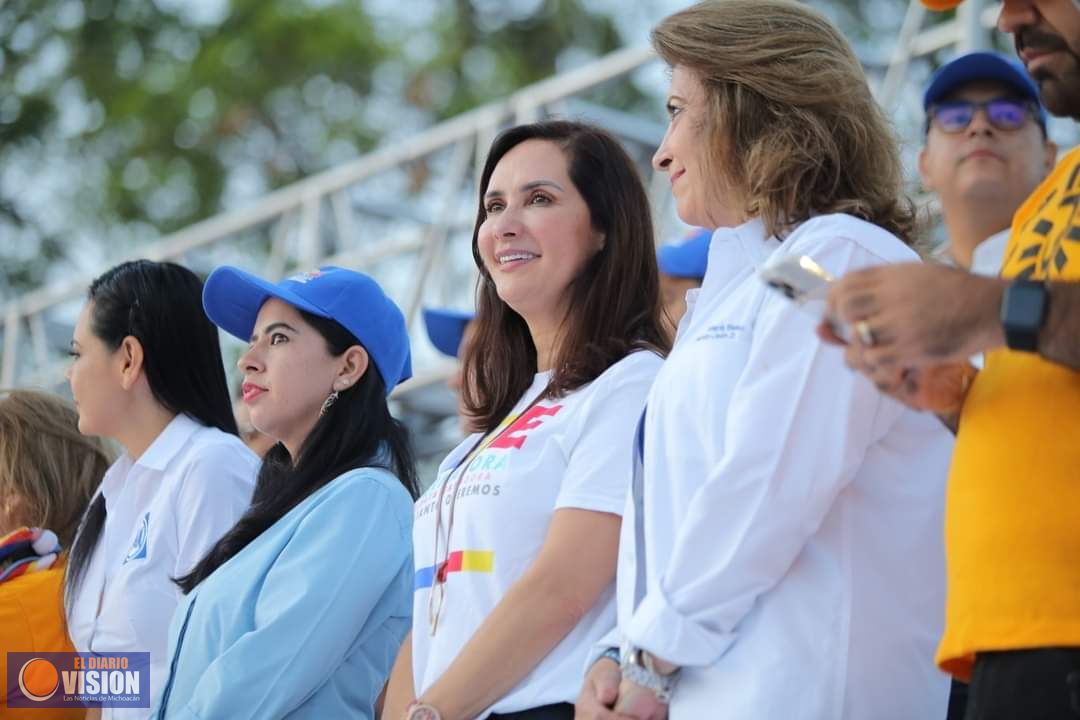 Macarena Chávez Flores, asistió al cierre de campaña de la candidata a la gubernatura, Tere Jiménez.