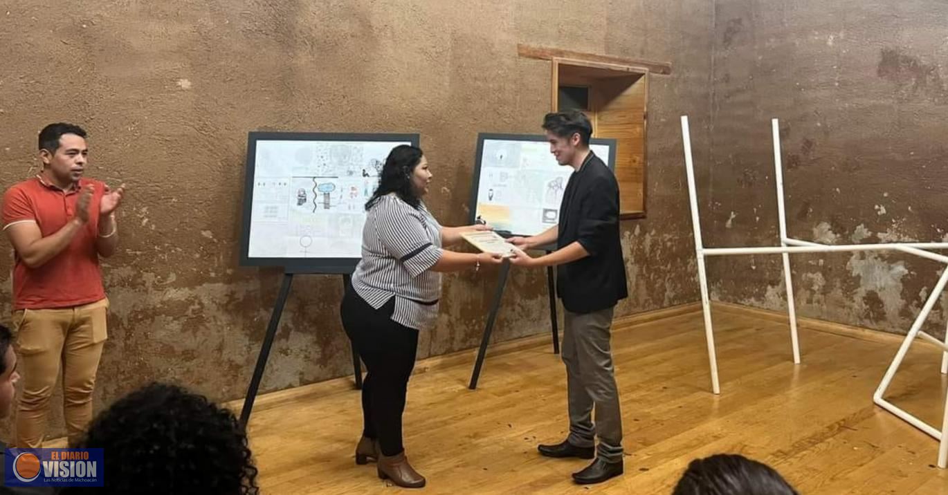 Marisol López Figueroa, asistió a la ponencia y exposición de dibujos “Mente, sueños y miedos”
