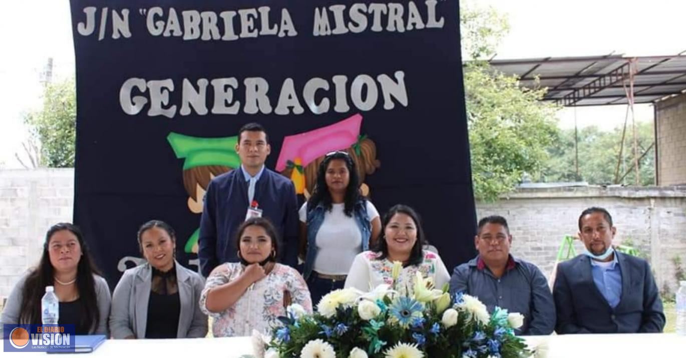 Marisol López asistió a la clausura del ciclo escolar de la escuela Grabiela Mistral 