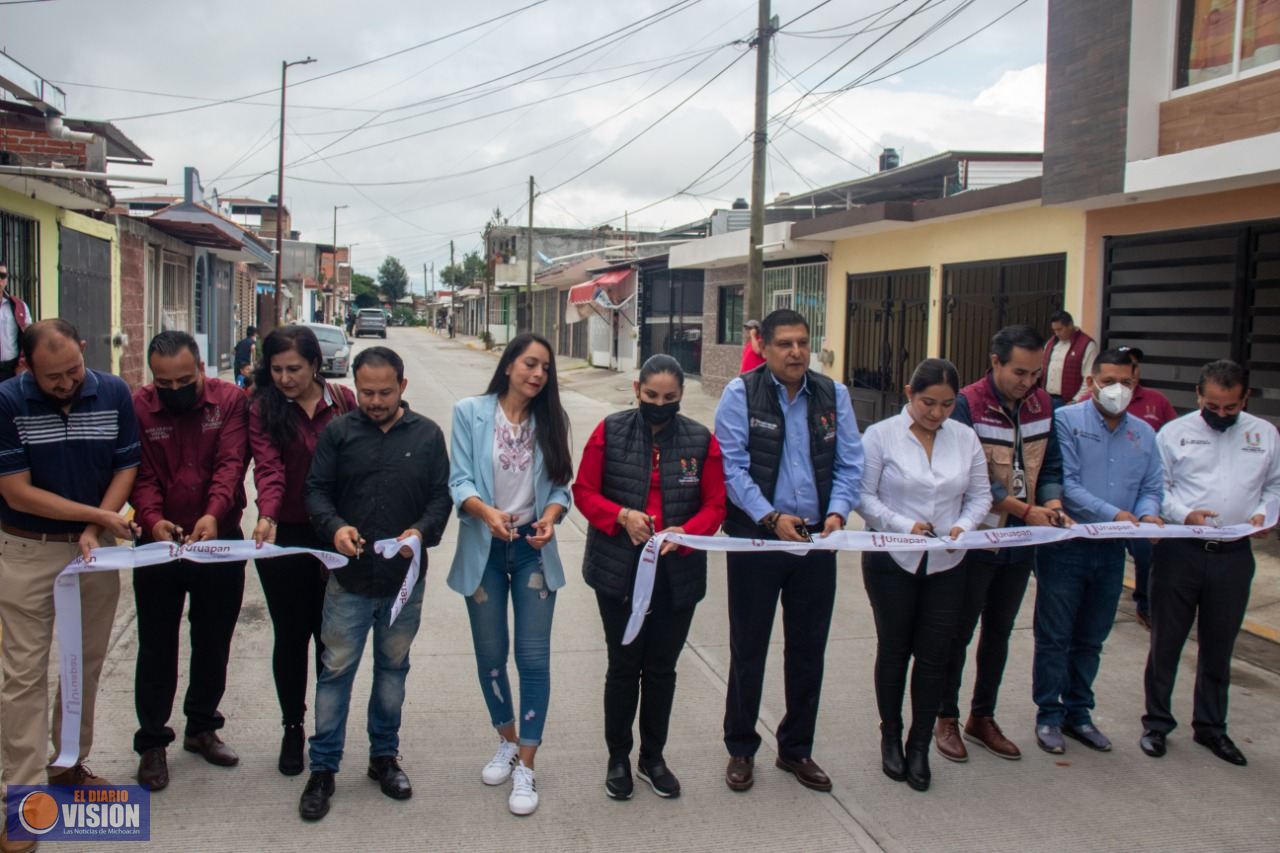 Entrega Gobierno del Bien obras en Santa Bárbara y Quirindavara
