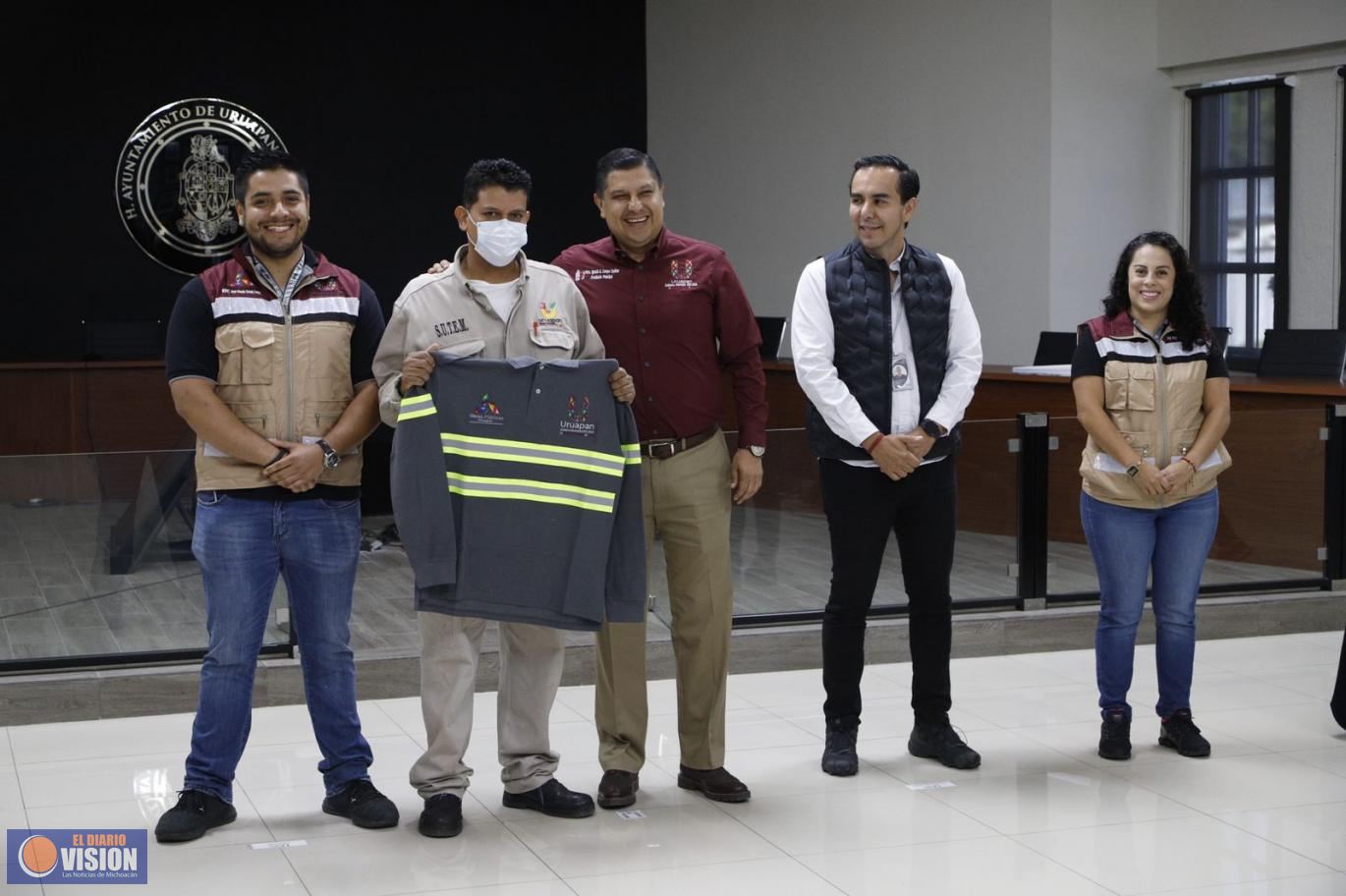 Gobierno del Bien entrega equipamiento a Obras Públicas