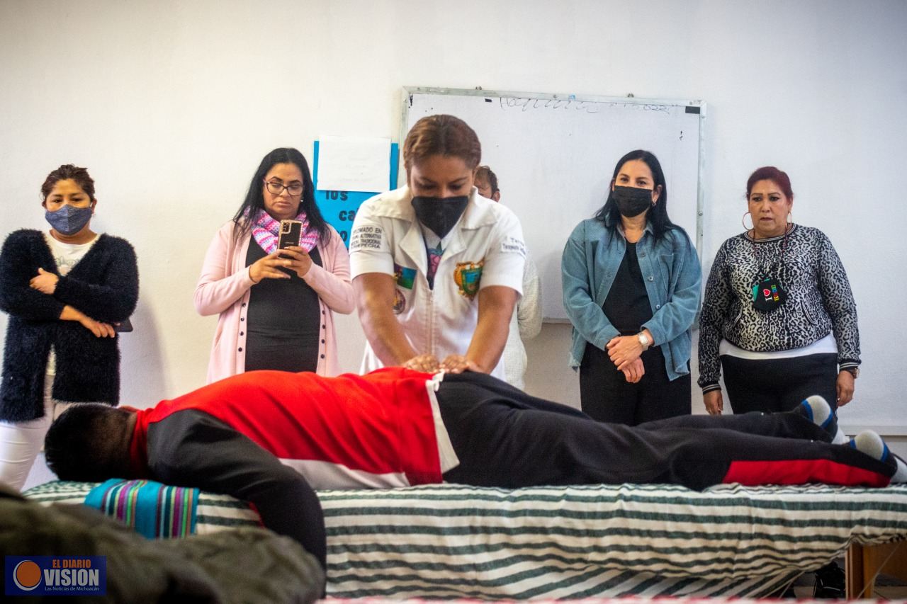 Inaugura DIF taller de medicina alternativa en Quirindavara