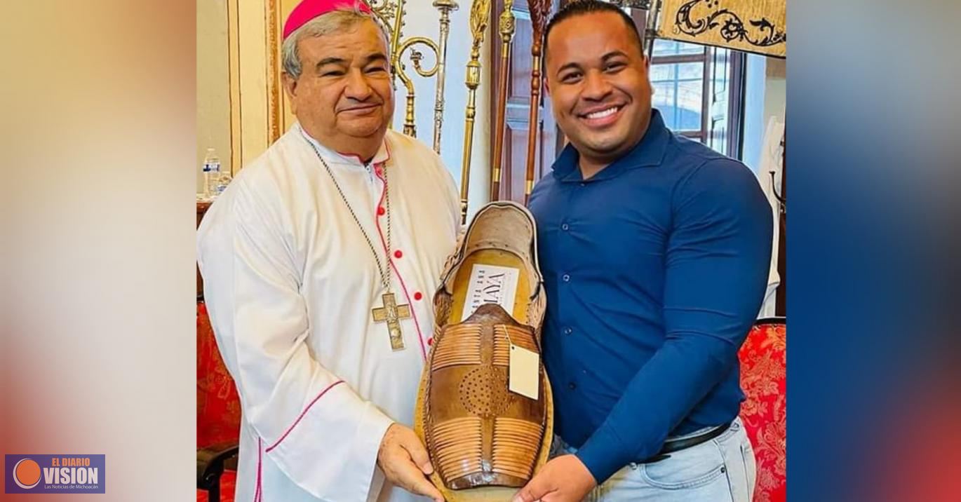 Agradecimiento al Arzobispo Carlos Garfias : Omar Vega 