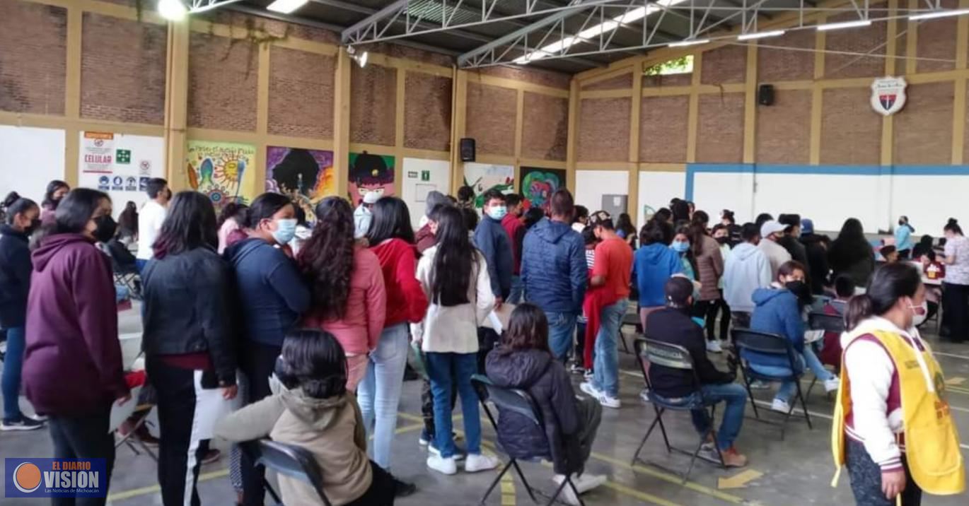 Gran participación en la jornada de vacunación contra el COVID-19  de 12-17 años en Maravatío