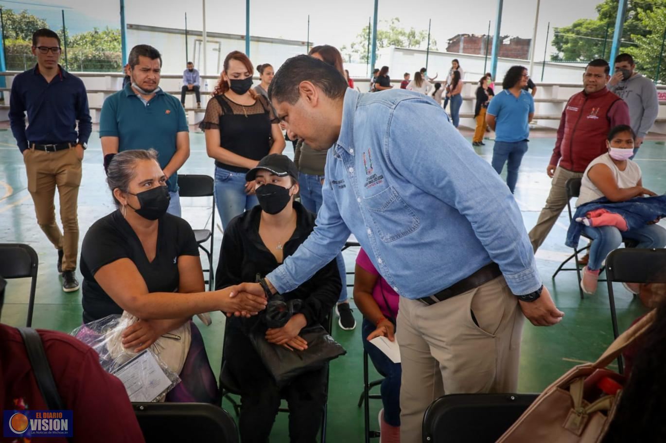 Entregan apoyos del programa para “Las Familias de Niñas y Niños con Cáncer”
