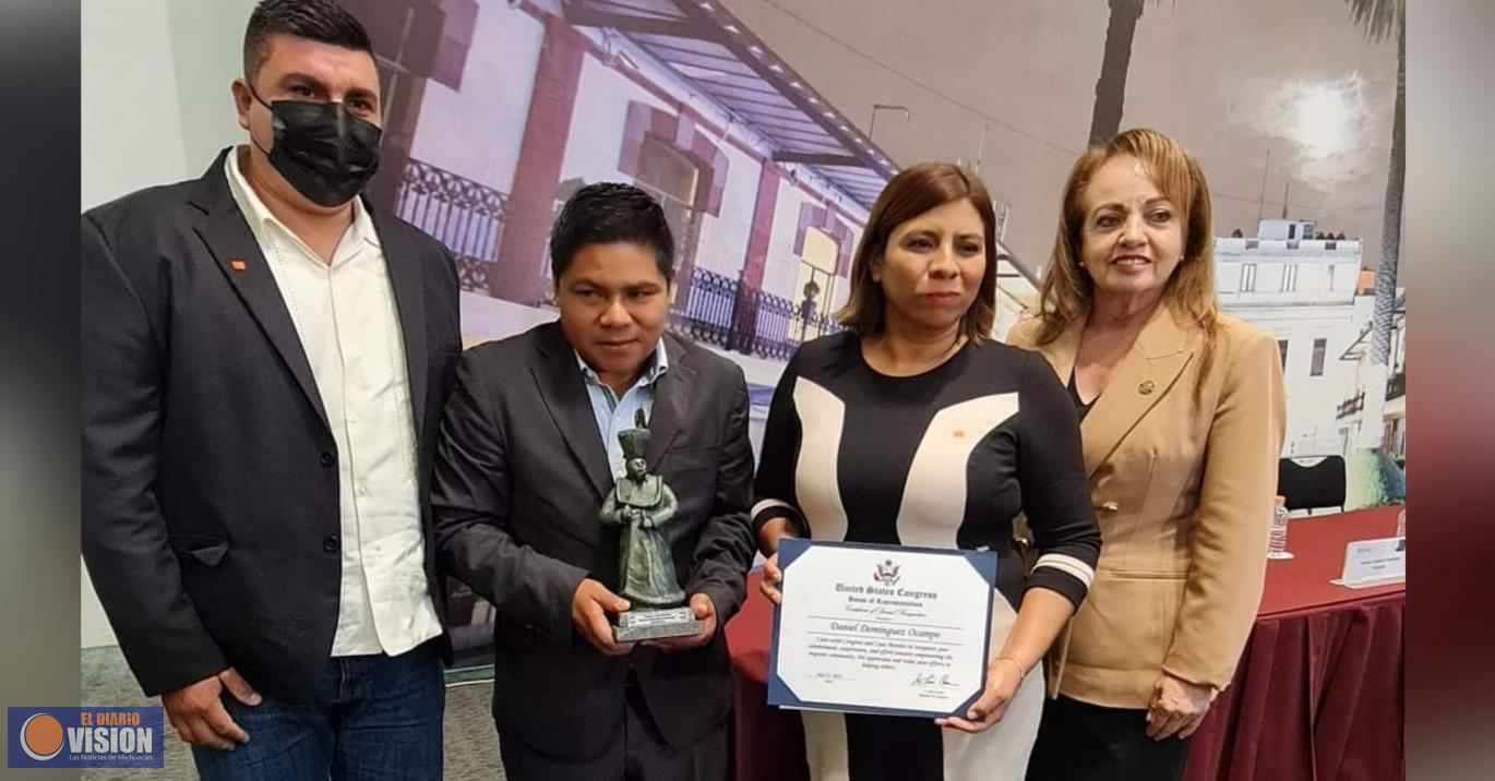 María Elena serrano Maldonado, asistió a la entrega de la Presea 