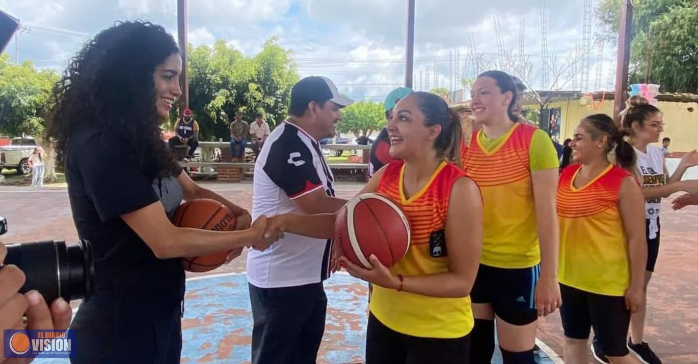 Edna Díaz Acevedo, acudió a un cuadrangular de basquetbol en Uruapan