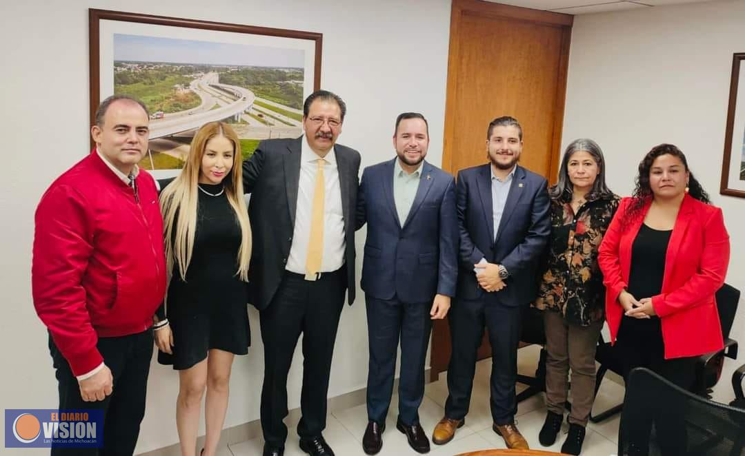 Reginaldo Sandoval Flores se reunió con las y los diputados del PT en el Congreso de Michoacán.