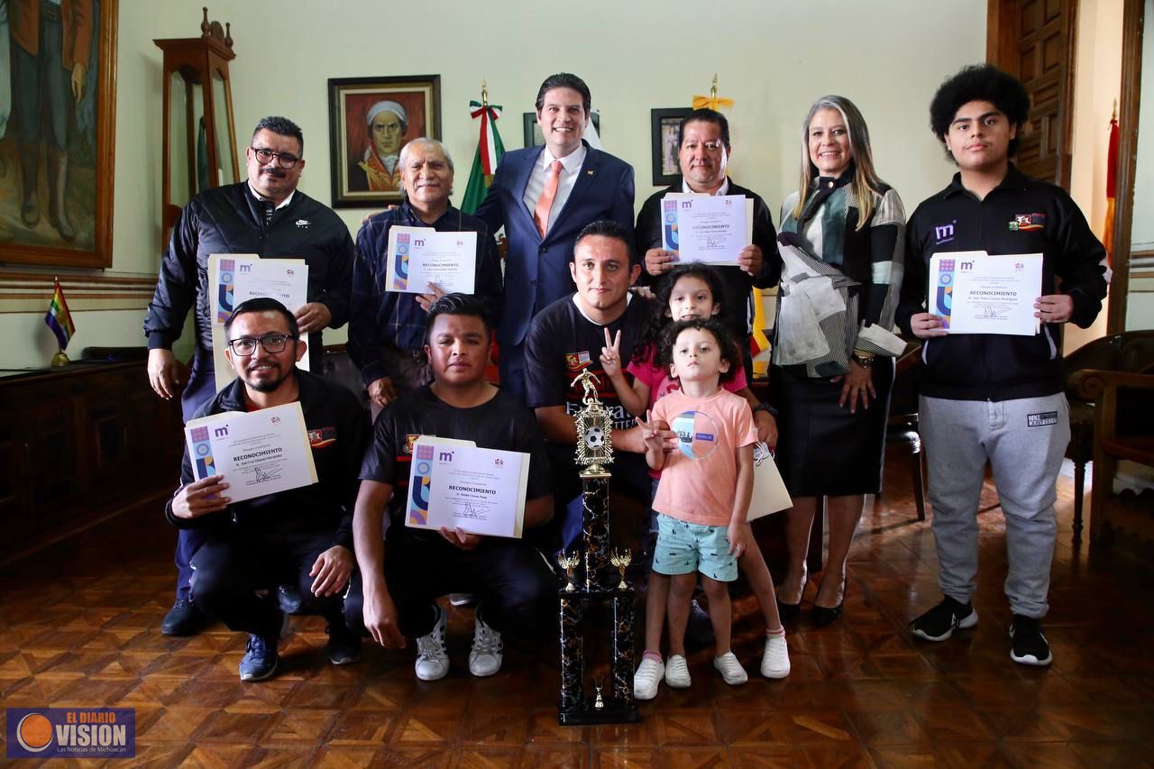 Reconoce Alfonso Martínez a deportistas brillantes