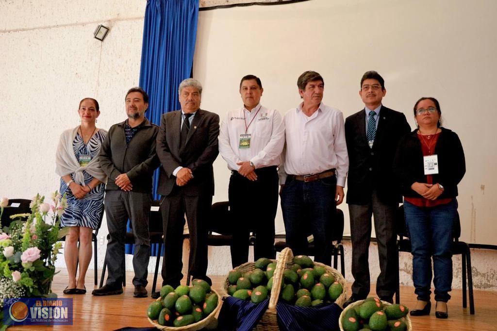 Inaugura Nacho Campos   2o Congreso Mexicano del Aguacate