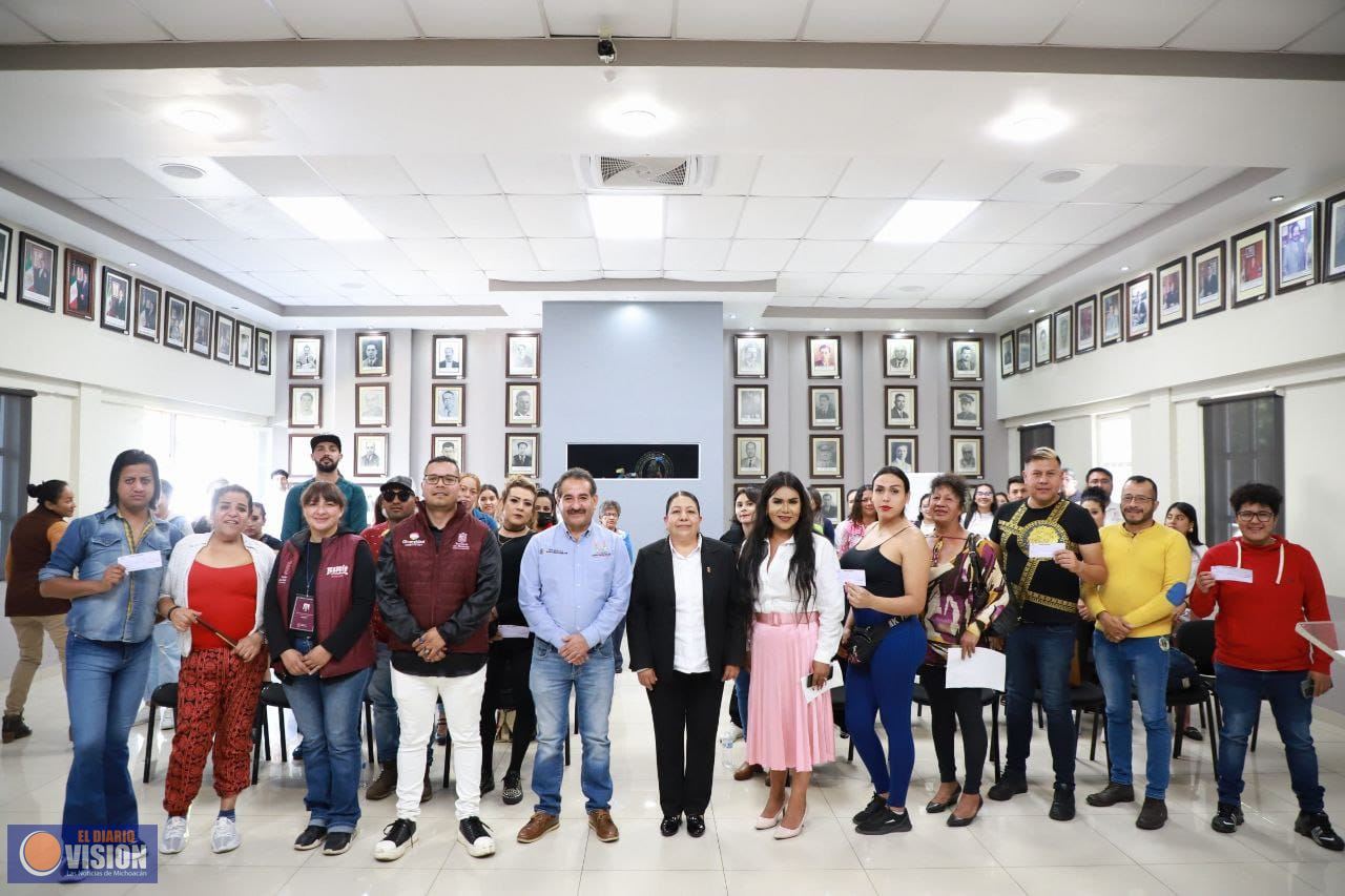 Por primera vez, entregan en Uruapan incentivos a comunidad LGBT+