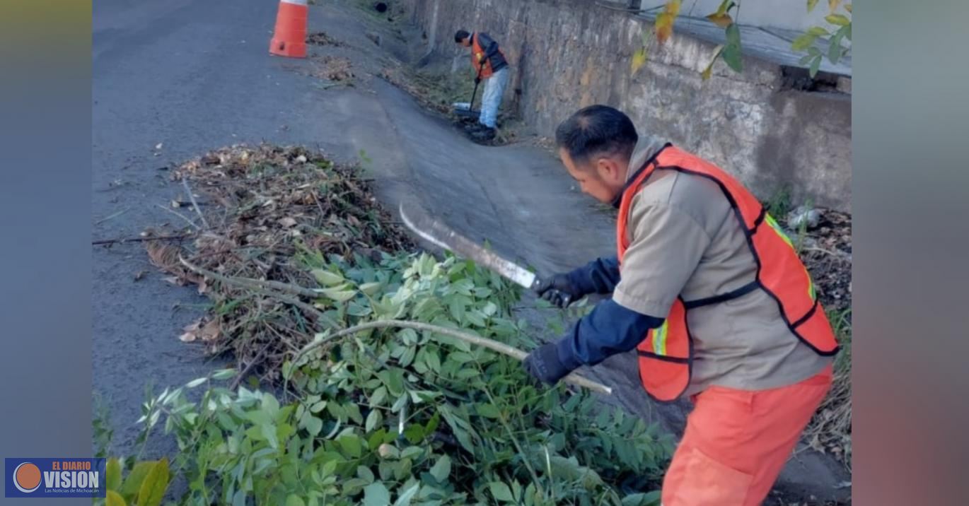 Gobierno de Morelia realiza jornada de limpieza en canal salida Pátzcuaro
