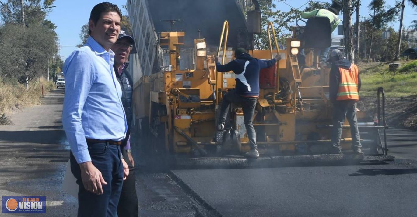 Supervisa Alfonso Martínez pavimentación de importante avenida en Ciudad Industrial