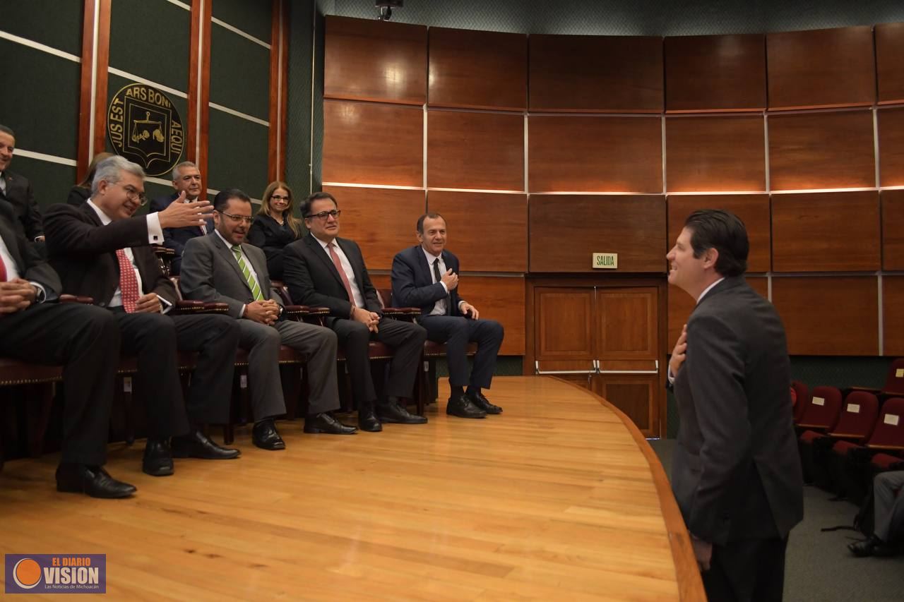 Asiste Alfonso Martínez al informe del presidente magistrado del Poder Judicial del Estado