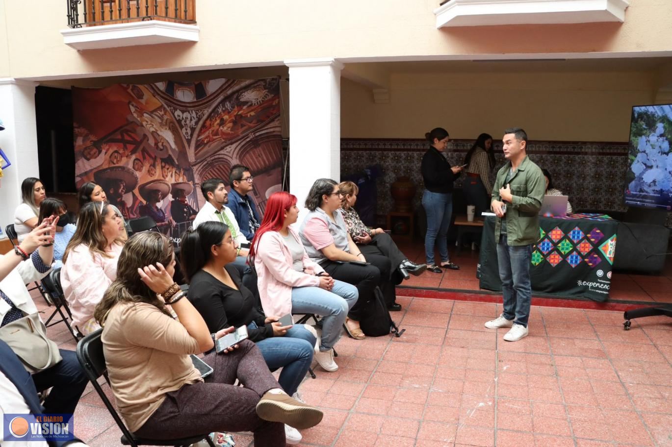 Capacitan en materia digital a presentadores de servicios turísticos