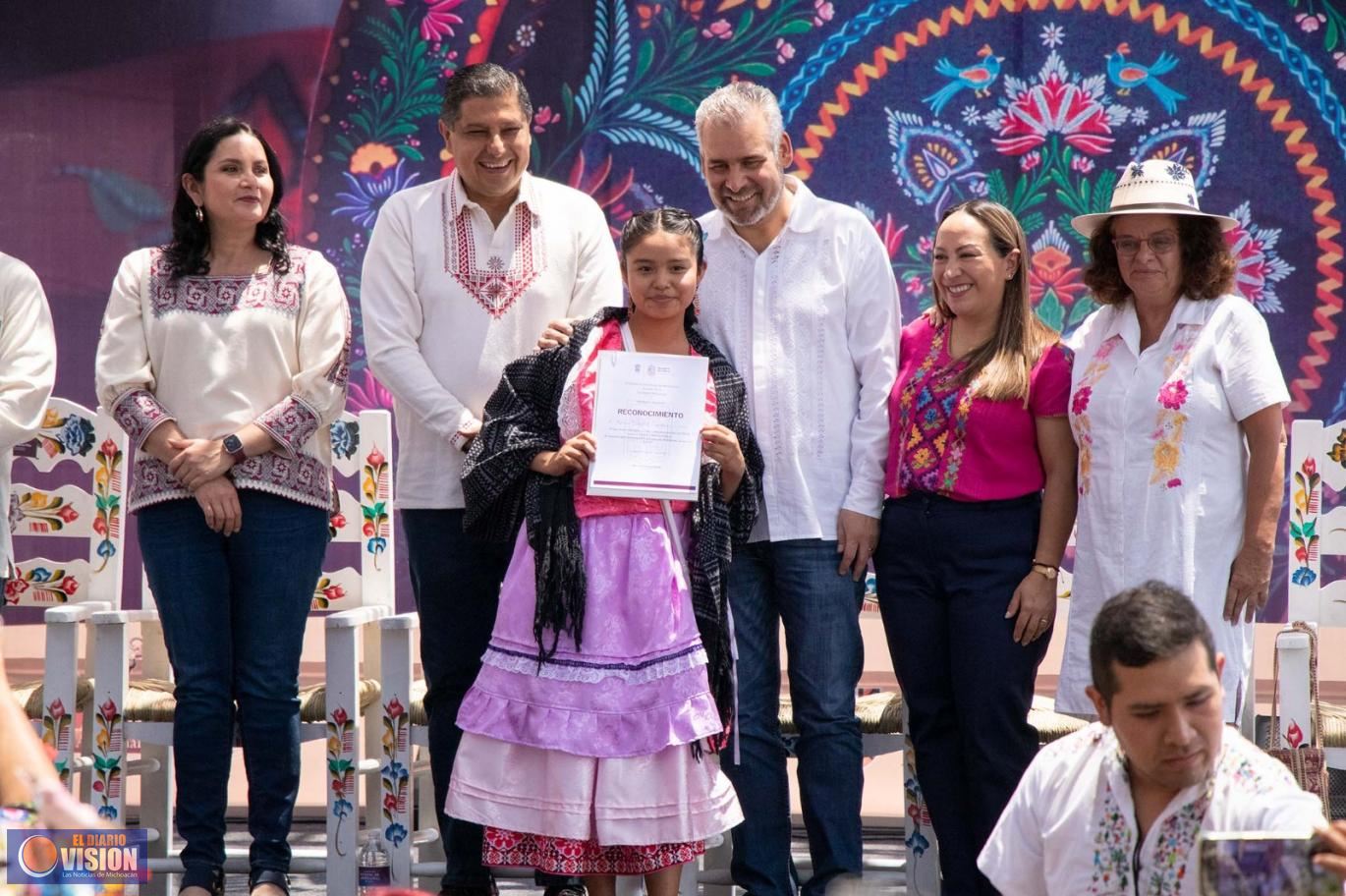Por primera vez, galardonan a infantes en Concurso de Indumentaria Tradicional