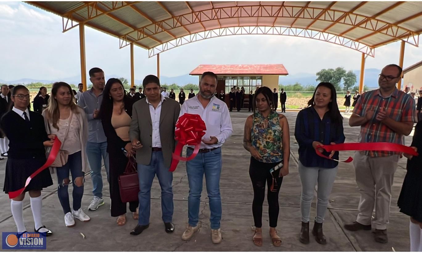 Inaugura Balbanera, techumbre en la escuela secundaria San Antonio Tariácuri 