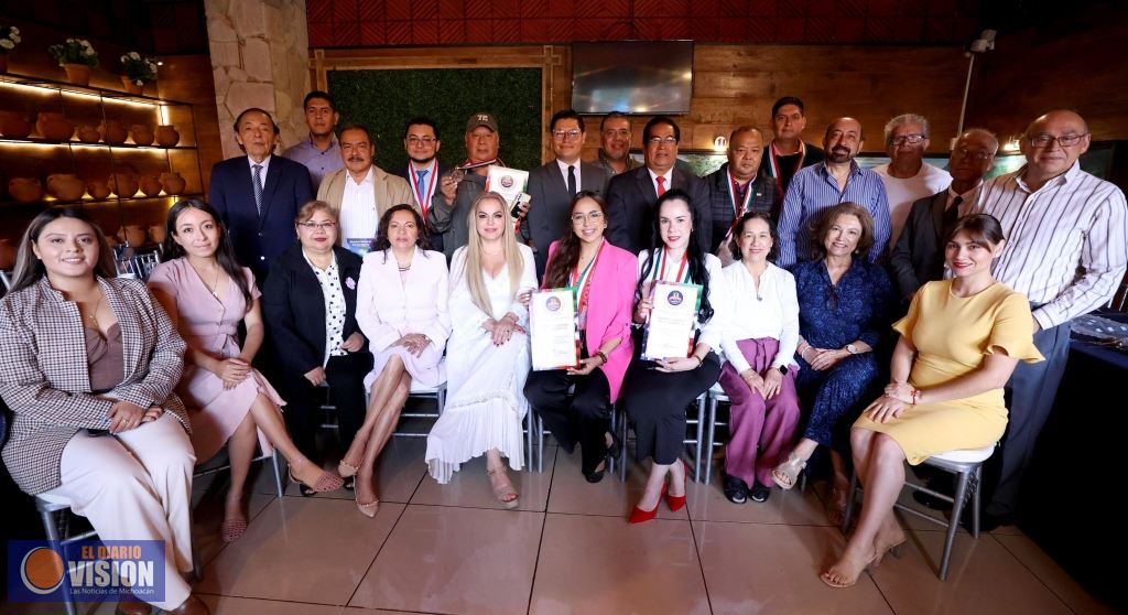 Reconocen a destacadas personalidades, por su destacada labor