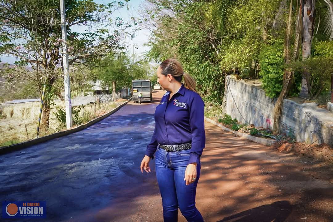 Graciela Hernández Arreola, supervisó la rehabilitación de los accesos a Carámicuas 
