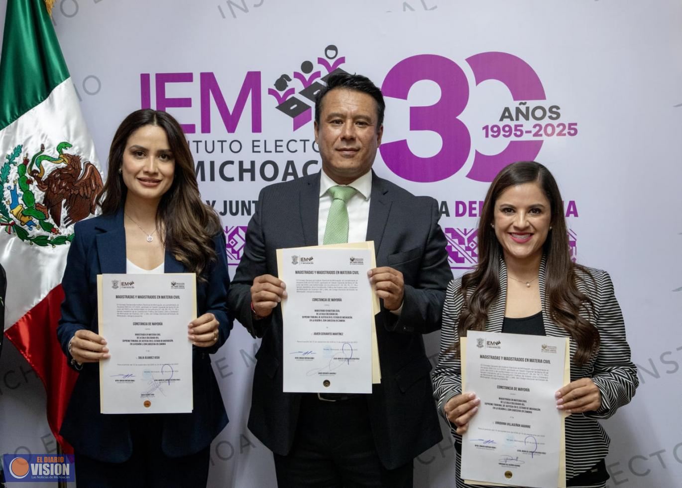 Entrega IEM constancias de mayoría a titulares de Juzgados Penales, Civiles, Mixtos y Menores