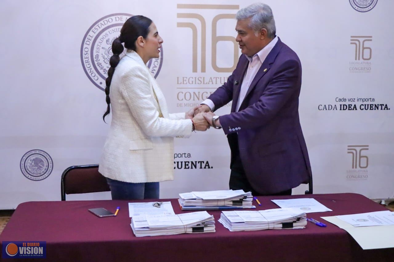 Giulianna Bugarini recibe formalmente la Presidencia de la Mesa Directiva del Congreso