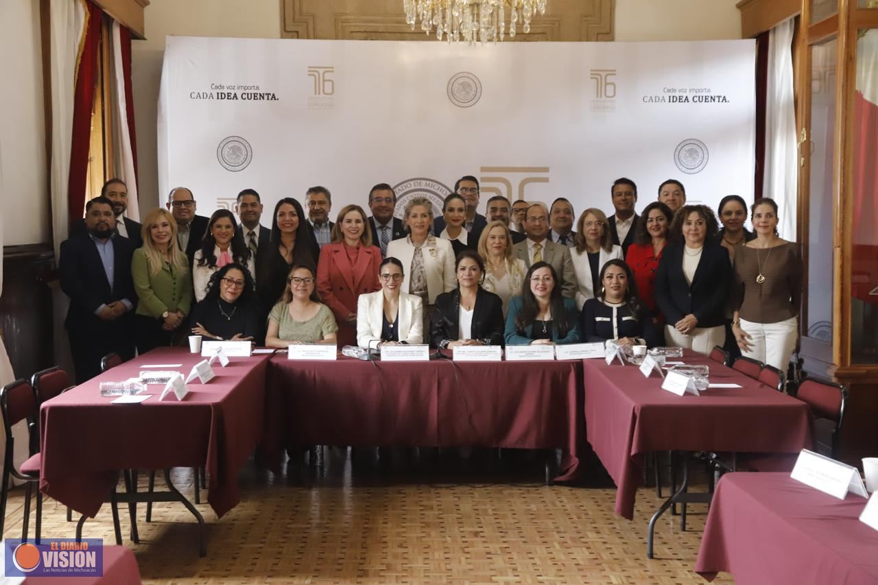 Presidentas de Mesa Directiva y JUCOPO del Congreso, reciben a  Magistrados y Jueces electos
