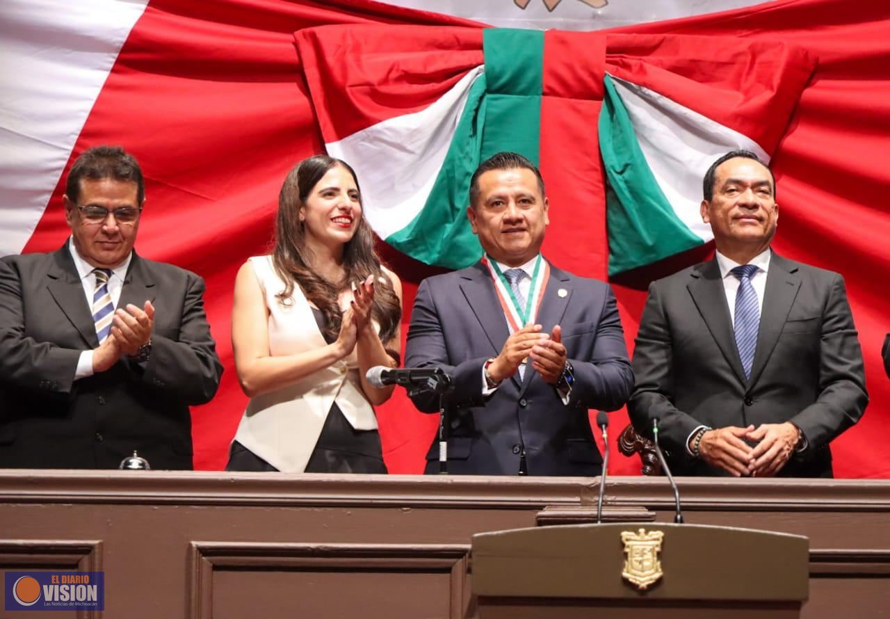 Congreso del Estado condecora a FGE con la presea 