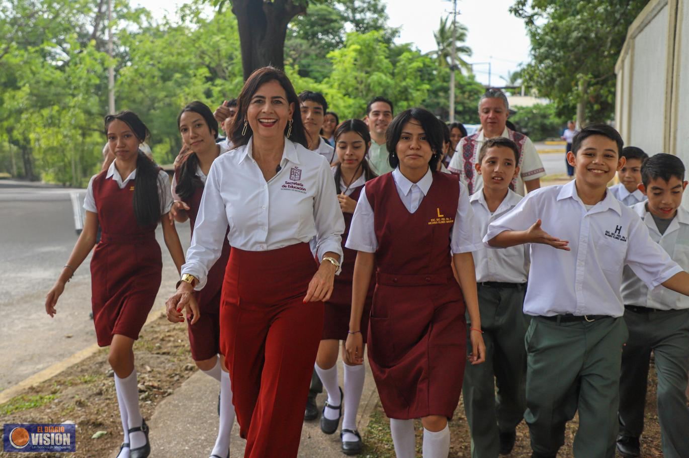 Espacios dignos para más de 7 mil estudiantes en Lázaro Cárdenas: Gabriela Molina
