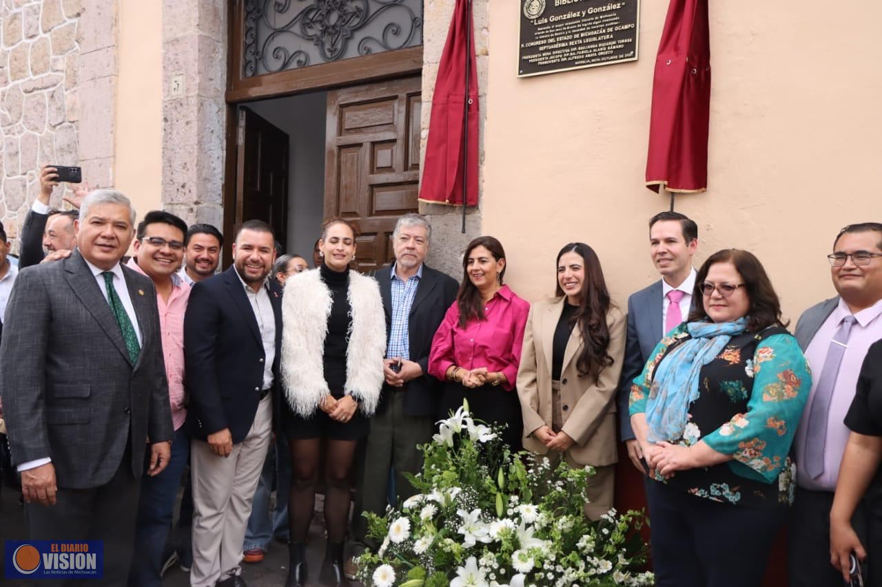 Develan placa en la biblioteca del Congreso del Estado con el nombre de “Luis González y González