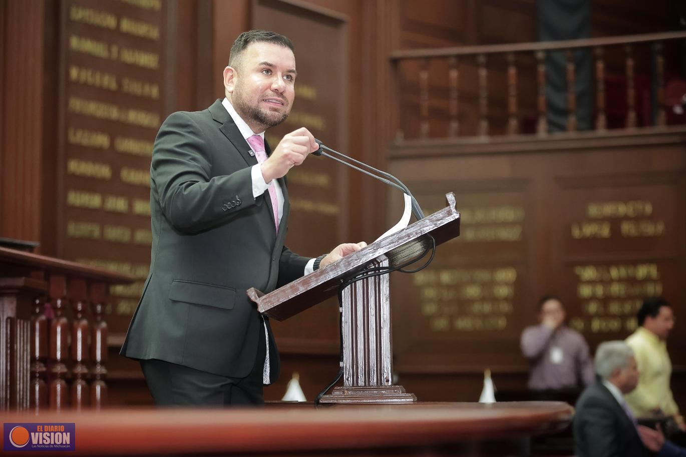 Presenta Reyes Galindo iniciativa para impulsar empresas familiares en Michoacán