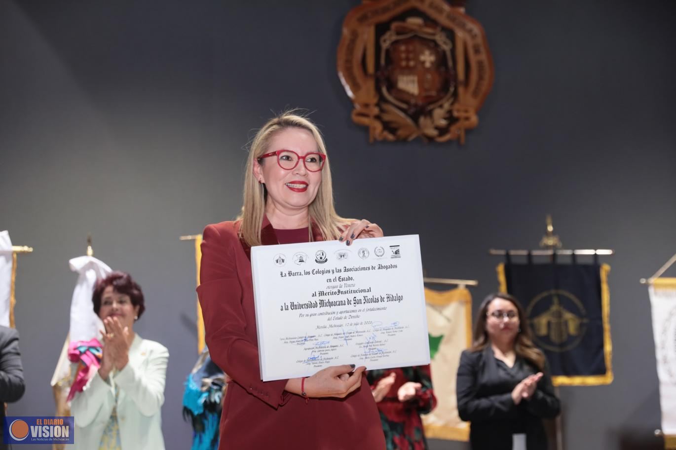 UMSNH, recibe la venera al Mérito Institucional en el fortalecimiento del Estado de Derecho 