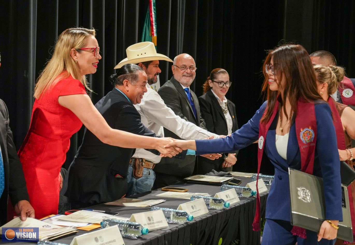 A trabajar con valores nicolaitas, convoca Yarabí Ávila a pasantes de la licenciatura en Veterinaria