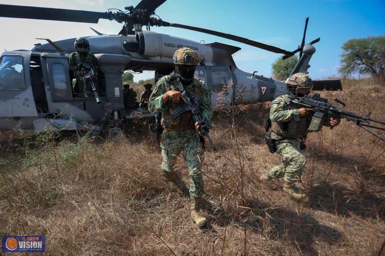 Golpe al CJNG en Michoacán: nueve detenidos, 64 vehículos, arsenal y explosivos asegurados
