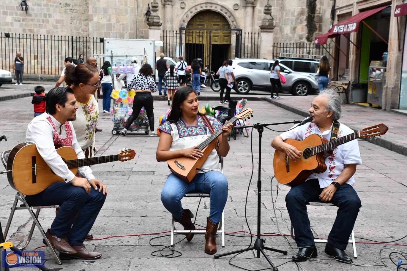 Celeste Ascencio comparte pirekuas en Morelia