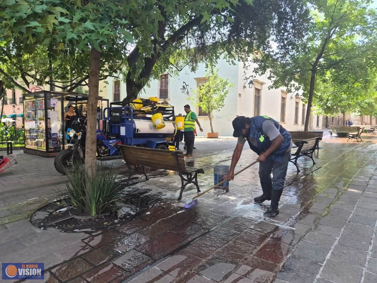 Gobierno de Morelia realiza trabajos de limpieza en el Andador Nigromante