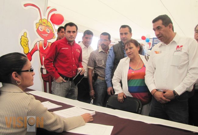 Se efectuó en Uruapan primera feria del empleo del 2013