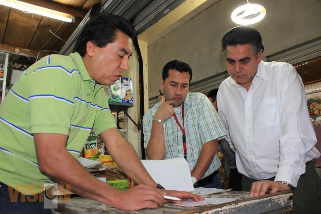 Verifican precio de huevo y pollo en el Mercado de San Juan
